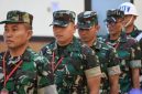 Terdakwa kasus penyiraman air keras kepada aktivis KontraS Andrie Yunus, Lettu Sami Lakka (kiri), Kapten Nandala Dwi Prasetya (kedua kiri), Lettu Budhi Hariyanto Cahyono (ketiga kiri), dan Serda Edi Sudarko (kedua kanan) tiba untuk menjalani sidang pembacaan dakwaan di Pengadilan Militer II-08, Jakarta, Rabu (29/4/2026). [ANTARA FOTO/Fauzan/tom] 