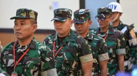 Terdakwa kasus penyiraman air keras kepada aktivis KontraS Andrie Yunus, Lettu Sami Lakka (kiri), Kapten Nandala Dwi Prasetya (kedua kiri), Lettu Budhi Hariyanto Cahyono (ketiga kiri), dan Serda Edi Sudarko (kedua kanan) tiba untuk menjalani sidang pembacaan dakwaan di Pengadilan Militer II-08, Jakarta, Rabu (29/4/2026). [ANTARA FOTO/Fauzan/tom] 