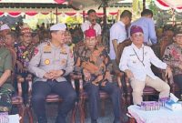 Ketua DPRD Kalteng Arton S Dohong bersama Kapolda Kalteng Irjen Pol Iwan Kurniawan dan Gubernur Kalteng Agustiar Sabran saat menghadiri Dharma Shanti Nyepi Tahun Baru Saka 1948, baru-baru ini. Foto:Istimewa