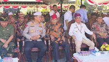 Ketua DPRD Kalteng Arton S Dohong bersama Kapolda Kalteng Irjen Pol Iwan Kurniawan dan Gubernur Kalteng Agustiar Sabran saat menghadiri Dharma Shanti Nyepi Tahun Baru Saka 1948, baru-baru ini. Foto:Istimewa