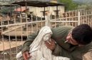 Militer Israel membuka penyelidikan setelah foto seorang tentara yang diduga melecehkan patung Bunda Maria di Lebanon selatan viral di media sosial. [Istimewa] 