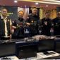 Direktorat Jenderal Imigrasi mengamankan 16 warga negara asing (WNA) di wilayah Sukabumi, Jawa Barat, atas dugaan rencana penipuan daring bermodus love scamming. [Suara.com/Dinda]
