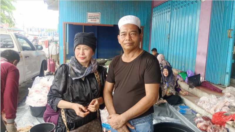 Foto Ketua Komisi III DPRD Barito Utara, H. Tajeri didampingi sang istri, Hj. Sofia