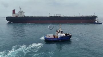 Kapal tanker super (VLCC) milik National Iranian Tanker Company (NITC), dilaporkan memasuki wilayah perairan Indonesia, setelah lolos dari blokade militer AS di Selat Hormuz. [Al Jazeera] 