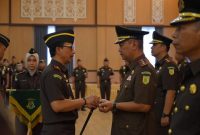 Kepala Kejaksaan Tinggi Kalimantan Tengah, Nurcahyo J.M., secara resmi melantik dan mengambil sumpah jabatan dua Kepala Kejaksaan Negeri (Kajari) baru pada Kamis (7/5/2026).Foto:Istimewa