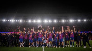Barcelona memastikan gelar juara La Liga musim 2025/2026 setelah menaklukkan rival abadi mereka, Real Madrid, dengan skor 2-0 dalam laga El Clasico di Stadion Camp Nou. [@FCBarcelona_cat] 