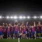 Barcelona memastikan gelar juara La Liga musim 2025/2026 setelah menaklukkan rival abadi mereka, Real Madrid, dengan skor 2-0 dalam laga El Clasico di Stadion Camp Nou. [@FCBarcelona_cat] 