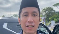 Anggota Komisi IV DPRD Kalteng, Okki Maulana, usai salat Idul Adha 2026 di Masjid Agung Kubah Kecubung Darurrahman. Foto:1tulah.com