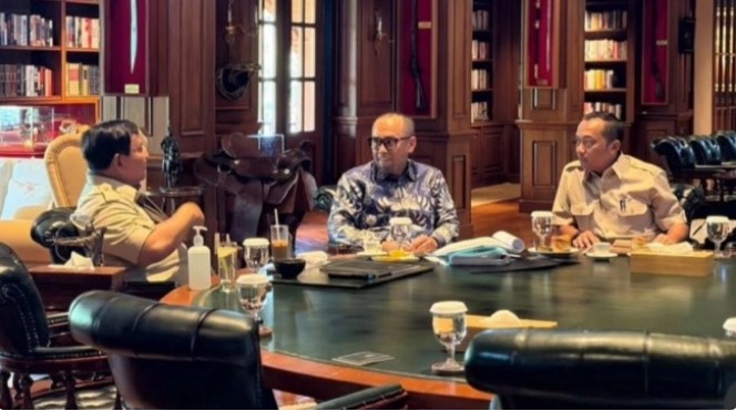 Presiden Prabowo Subianto melakukan pertemuan bersama Ketua Pusat Pelaporan dan Analisis Transaksi Keuangan (PPATK) Ivan Yustiavandana di Hambalang, Jawa Barat, Minggu (3/5/2026). Sekretariat Kabinet 