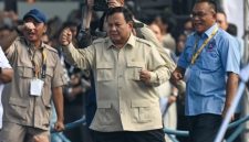 Presiden Prabowo Subianto pada Sabtu (16/5) yang menanggapi santai pelemahan rupiah karena dinilai tidak berdampak langsung pada masyarakat desa. Foto Antara. 