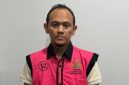 Tersangka berinisial MJE dalam perkara dugaan tindak pidana korupsi penyimpangan dalam pengelolaan pertambangan PT AKT (Asmin Koalindo Tuhup) di Kabupaten Murung Raya, Kalimantan Tengah, pada tahun 2016–2025. ANTARA/HO-Kejaksaan Agung RI
