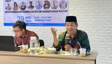Direktur Lingkar Madani Indonesia (LIMA), Ray Rangkuti (kanan). (Ist)