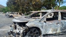 Kondisi kendaraan yang terbakar di Stadion Lukas Enembe setelah pertandingan babak play off antara Persipura Jayapura melawan Adhiyaksa FC di Stadion Lukas Enembe, Jayapura, Jumat (8/5/2026). ANTARA/Ardiles Leloltery 