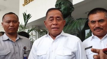 Momen Ryamizard Ryacudu saat akan laksanakan sertijab Menteri Pertahanan ke Prabowo Subianto. (Suara.com/Fakhri Fuadi) 