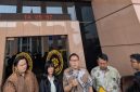 KontraS bersama TAUD atas nama Andrie Yunus mengirim surat penolakan pemeriksaan sebagai saksi korban penyiraman air keras di Pengadilan Militer II-08 Jakarta, Senin (11/5/2026). [Suara.com/Adiyoga] 