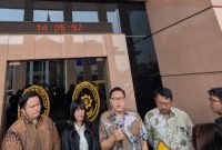 KontraS bersama TAUD atas nama Andrie Yunus mengirim surat penolakan pemeriksaan sebagai saksi korban penyiraman air keras di Pengadilan Militer II-08 Jakarta, Senin (11/5/2026). [Suara.com/Adiyoga] 