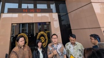 KontraS bersama TAUD atas nama Andrie Yunus mengirim surat penolakan pemeriksaan sebagai saksi korban penyiraman air keras di Pengadilan Militer II-08 Jakarta, Senin (11/5/2026). [Suara.com/Adiyoga] 