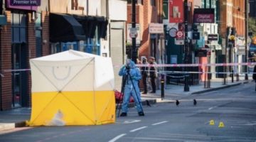 Seorang pria berusia 25 tahun berjuang antara hidup dan mati setelah menjadi korban penembakan dari mobil yang melintas di kawasan Brixton, London Selatan, pada Sabtu dini hari waktu setempat. [Istimewa] 
