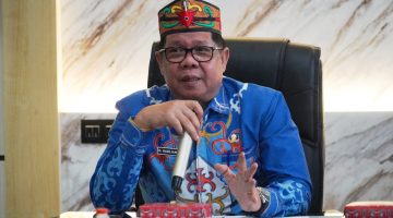 Staf Ahli Gubernur Kalimantan Tengah Bidang Pemerintahan, Hukum, dan Politik Darliansjah memimpin rapat pembahasan penawaran kerja sama antara Pemerintah Provinsi Kalimantan Tengah dan Pemerintah Provinsi Kalimantan Selatan di Ruang Rapat Biro Pemerintahan dan Otonomi Daerah, Kamis (4/6/26).