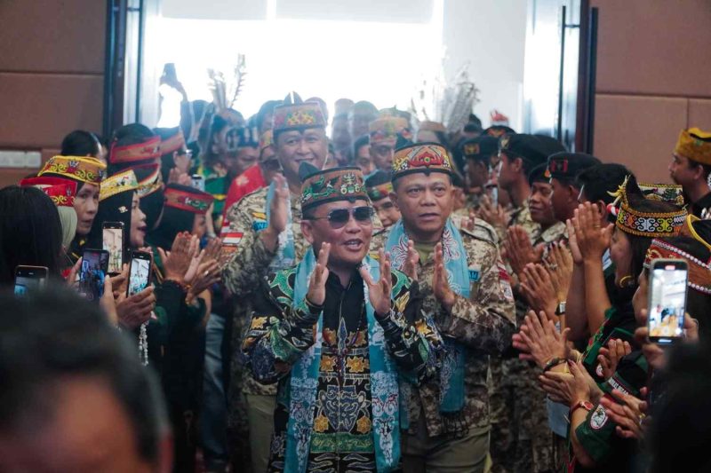 Gubernur Kalimantan Tengah Agustiar Sabran mengajak generasi muda Dayak untuk terus menjaga persatuan, melestarikan budaya, dan berkontribusi aktif dalam pembangunan daerah saat menghadiri peringatan HUT ke-16 Gerdayak Indonesia di Palangka Raya. (6/6/26)