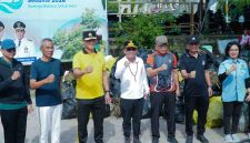 Gubernur Kalimantan Tengah Agustiar Sabran didampingi Pj. Sekda Linae Victoria Aden meninjau aksi korvei dan bersih-bersih lingkungan di kawasan Pasar Kahayan, Palangka Raya, dalam rangka Hari Lingkungan Hidup Sedunia Tahun 2026. (6/6/26)