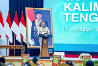 Gubernur Kalimantan Tengah Agustiar Sabran menyampaikan sambutan saat membuka Rapat Kerja Daerah (Rakerda) DPD APDESI Kalimantan Tengah Tahun 2026 di Aula Jayang Tingang, Kantor Gubernur Kalteng, Palangka Raya. Gubernur menegaskan pentingnya peran desa sebagai fondasi utama pembangunan daerah dan penggerak ekonomi masyarakat menuju Indonesia Emas 2045. Rabu (10/6/2026).