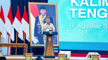 Gubernur Kalimantan Tengah Agustiar Sabran menyampaikan sambutan saat membuka Rapat Kerja Daerah (Rakerda) DPD APDESI Kalimantan Tengah Tahun 2026 di Aula Jayang Tingang, Kantor Gubernur Kalteng, Palangka Raya. Gubernur menegaskan pentingnya peran desa sebagai fondasi utama pembangunan daerah dan penggerak ekonomi masyarakat menuju Indonesia Emas 2045. Rabu (10/6/2026).