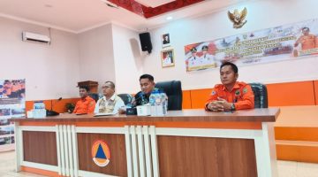 Kepala Pelaksana BPB-PK Provinsi Kalimantan Tengah Ahmad Toyib membuka secara resmi Bimbingan Teknis Pengembangan Kapasitas Tim Reaksi Cepat (TRC) Penanggulangan Bencana Tahun 2026 dengan fokus Manajemen Pengungsi di Aula Kantor BPB-PK Kalteng, Palangka Raya, Kamis (11/6/26).