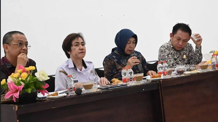 DPRD Barito Utara Pelajari Pembuatan Blok Penggandaan Mata Tempel. Dok/foto: Setwan