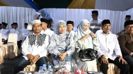 Ketua Komisi III DPRD Barito Utara, DR. H. Tajer beserta anggota lainya menghadiri Pawai Tanglong. Dok/foto: Setwan