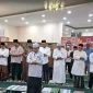 Sekretariat DPRD Barito Utara gelar Sholat Subuh berjamaah di Rujab Bupati. Ist