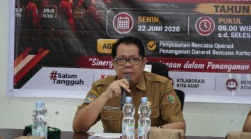 Staf Ahli Gubernur Bidang Pemerintahan, Hukum, dan Politik Darliansjah membuka Rapat Teknis Aktivasi Posko Penanganan Darurat Bencana Kebakaran Hutan dan Lahan (Karhutla) Provinsi Kalimantan Tengah Tahun 2026 di Aula Pusdalops BPBD Kalteng, Palangka Raya. (22/6/26)