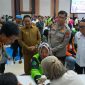 Wakil Gubernur Kalimantan Tengah H. Edy Pratowo meninjau layanan Bakti Kesehatan Hari Bhayangkara ke-80 yang diselenggarakan Polda Kalimantan Tengah di Aula Graha Bhayangkara Polda Kalteng, Palangka Raya. Kegiatan ini memberikan berbagai layanan kesehatan gratis kepada sekitar 1.500 masyarakat. Selasa (23/6/26).