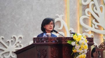 Pj. Sekda Kalimantan Tengah Linae Victoria Aden menyampaikan Pidato Pengantar Raperda Pertanggungjawaban Pelaksanaan APBD Tahun Anggaran 2025 pada Rapat Paripurna DPRD Provinsi Kalimantan Tengah. Pemprov Kalteng kembali meraih opini WTP untuk ke-12 kali berturut-turut dari BPK RI. Rabu, (26/6/26)