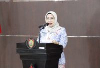 Asisten Administrasi Umum Setda Provinsi Kalimantan Tengah Sunarti membuka Sosialisasi Penguatan dan Sinergitas Kemitraan Program Pembangunan Keluarga dalam rangka memperingati HARGANAS ke-33 dan Hari Anak Nasional ke-42 di Aula Bawi Bahalap DP3APPKB Provinsi Kalimantan Tengah, Senin (29/6/26).