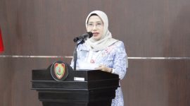 Asisten Administrasi Umum Setda Provinsi Kalimantan Tengah Sunarti membuka Sosialisasi Penguatan dan Sinergitas Kemitraan Program Pembangunan Keluarga dalam rangka memperingati HARGANAS ke-33 dan Hari Anak Nasional ke-42 di Aula Bawi Bahalap DP3APPKB Provinsi Kalimantan Tengah, Senin (29/6/26).