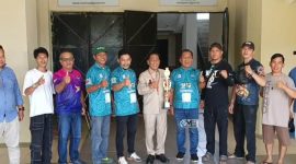 Bupati Heriyus, saat melepas keberangkatan kontingen Gabungan Olahraga Balogo Indonesia (GOBI) Kabupaten Murung Raya yang akan mengikuti Lomba Balogo dalam rangka Hari Ulang Tahun (HUT) Bhayangkara ke-80 di Kabupaten Barito Timur, Jumat (12/6/2026).