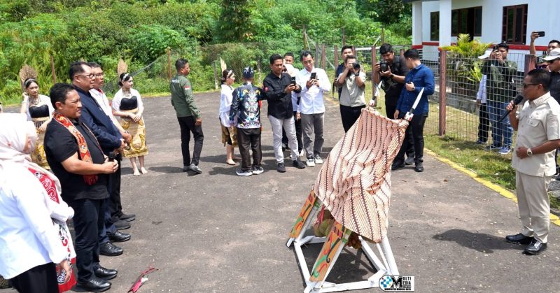 Wakil Gubernur Kalimantan Tengah, Edy Pratowo, tiba di Kabupaten Murung Raya dan disambut langsung oleh Bupati Murung Raya, Heriyus, bersama jajaran Pemerintah Kabupaten Murung Raya di Bandara Dirung, Rabu (24/6/2026)