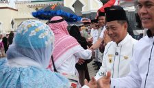 Jemaah haji Murung Raya tiba di Kampung halaman dengan Selamat dan disambut langsung oleh bupati Mura Heriyus, Rabu (10/06/2026]. (Foto : Diskominfo SP Mura).