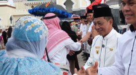 Jemaah haji Murung Raya tiba di Kampung halaman dengan Selamat dan disambut langsung oleh bupati Mura Heriyus, Rabu (10/06/2026]. (Foto : Diskominfo SP Mura).