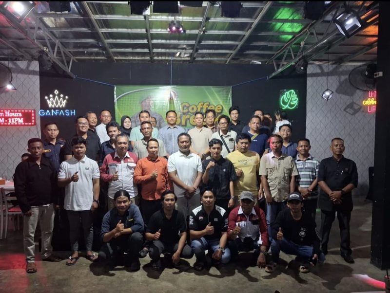 Foto bersama usai coffee break Dandim. 1013/Mtw bersama insan pers Kabupaten Murung Raya, Kamis malam (4/6/2026). (Foto : PWI Mura) 