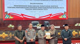 Paripurna penyampaian pidato pengantar Rancangan Peraturan Daerah (Raperda) tentang Pertanggungjawaban Pelaksanaan APBD Tahun Anggaran 2025 dalam rapat paripurna di Aula Paripurna DPRD Murung Raya, Jumat (5/6/2026). (Foto : 1tulah.com) 