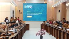Foto Rapat yang digelar di ruang rapat DPRD dipimpin oleh ketua DPRD, Hj Mery Rukaini, dihadiri oleh anggota DPRD lainnya