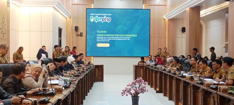 Foto Rapat yang digelar di ruang rapat DPRD dipimpin oleh ketua DPRD, Hj Mery Rukaini, dihadiri oleh anggota DPRD lainnya