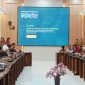Foto Rapat yang digelar di ruang rapat DPRD dipimpin oleh ketua DPRD, Hj Mery Rukaini, dihadiri oleh anggota DPRD lainnya