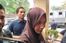 Nur Rohmah mantan asisten rumah tangga Erin Taulany ditemui di Polres Metro Jakarta Selatan pada Selasa, 9 Juni 2026. (sumber: suara.com)