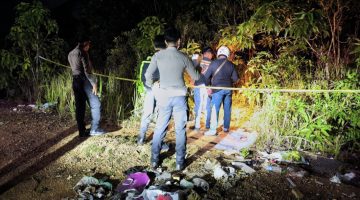 Polisi saat olah TKP  penemuan janin bayi Senin malam (1/06/2026). Foto : Polres Mura)