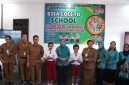 Foto Ketua TP PKK Kabupaten Barito Utara, Hj. Maya Savitri Shalahuddin menghadiri kegiatan B2SA Goes To School di SDN-1 Kandui