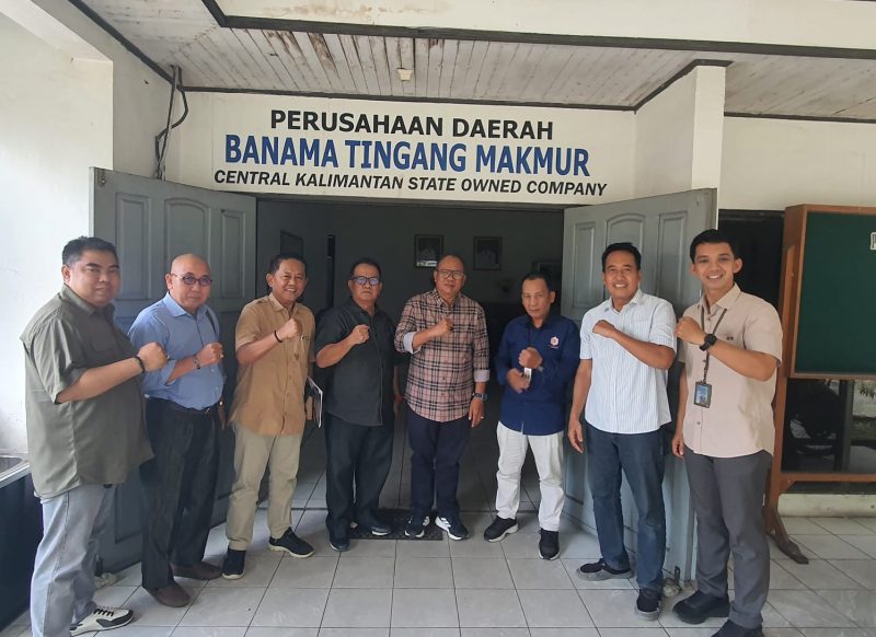 BERTEMU: Komisaris Utama PT Banama Tingang Makmur, M. Hasanuddin Noor, dan Direktur Utama PD Batara Membangun, H. Gogo Purman Jaya saat foto bersama, Selasa(2/6/2026) foto.HMS