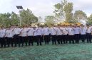Foto Bupati Barito Utara, H. Shalahuddin, bersama Wakil Bupati Felix Sonadie Y. Tingan dan didampingi Sekretaris Daerah Drs. Muhlis, menghadiri secara langsung apel pagi